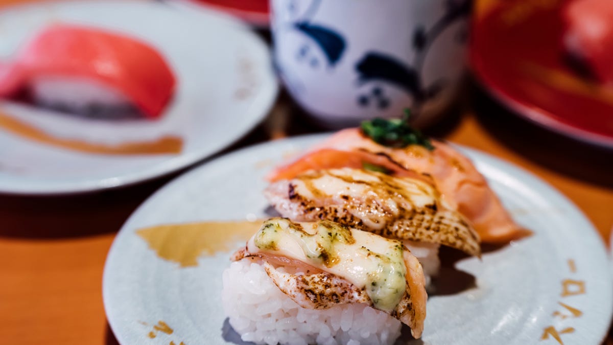 Sushi Bazooka blasts out sushi rolls with plunger power - CNET