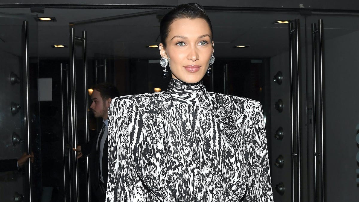 Bella Hadid's Outfit at Kobe Bryant's Last Basketball Game