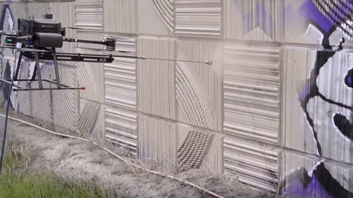 Drones personalizados cazan graffitis de difícil acceso en el estado de Washington