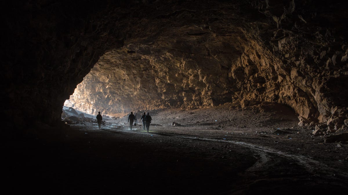 인간은 수천년 동안 이 용암동굴에 피신해 왔습니다.