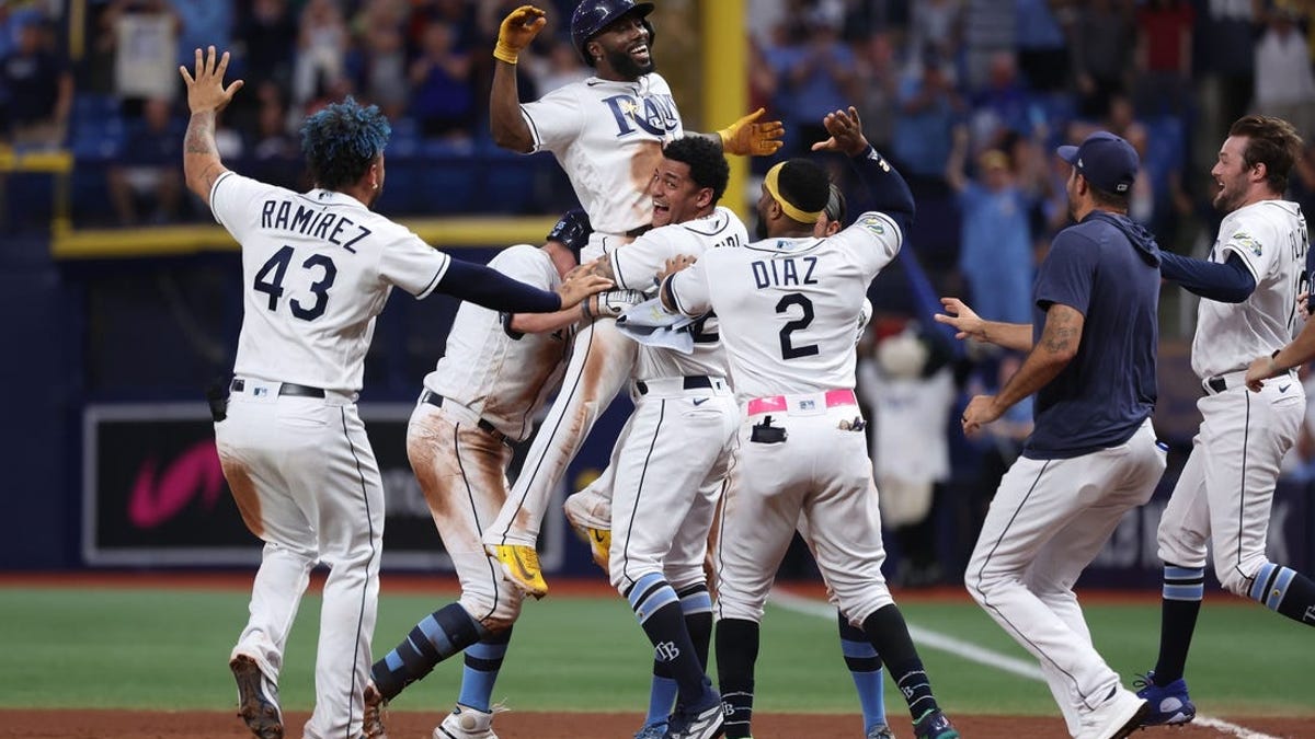 Tampa Bay Rays walk off for win over Los Angeles Dodgers to even