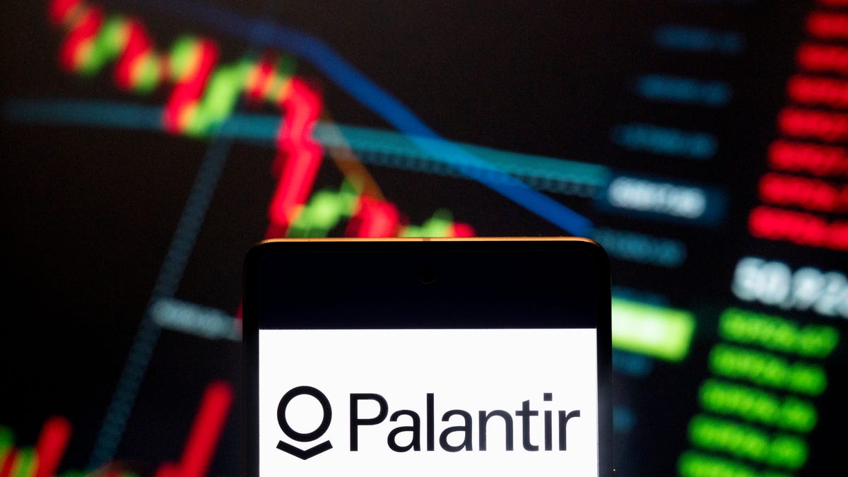 Palantir stock tanks 13% on Trump defense cuts and CEO's sell-off plans