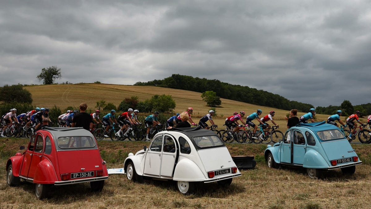 Here’s How The Citroën 2CV Might Have Defined The Tour de France