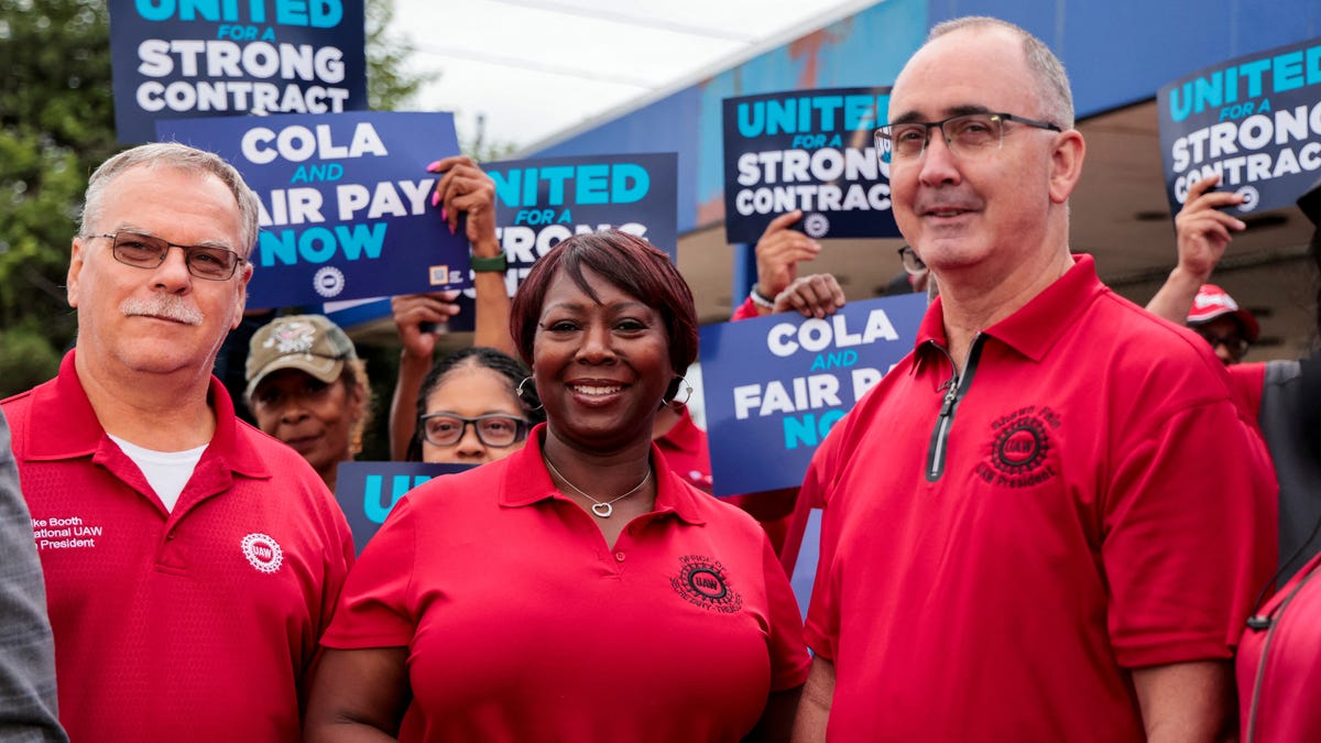 UAW holds strike vote amid Ford, GM, Stellantis negotiations