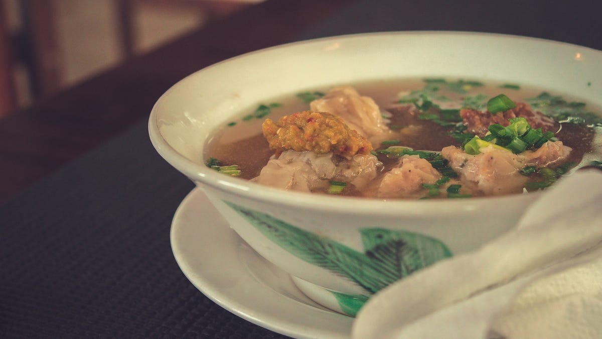 An elderly Chinese immigrant melted Canada's heart by cooking for her ...