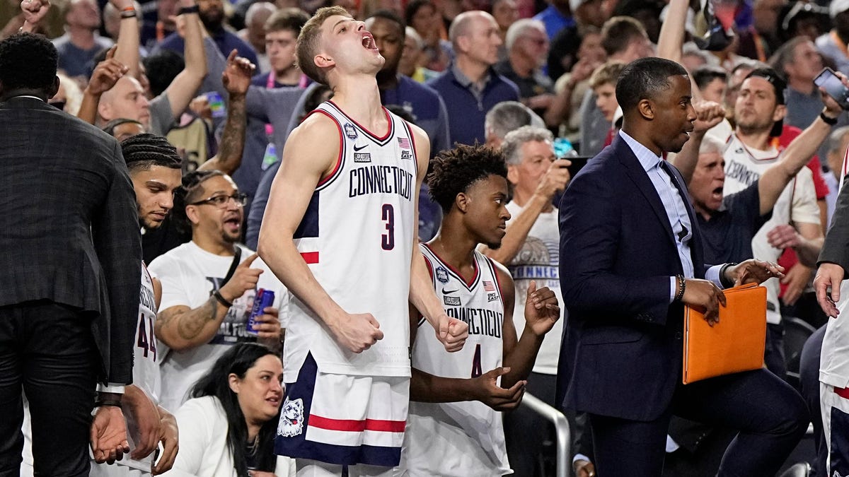 UConn Destroying Everyone In NCAA Tournament