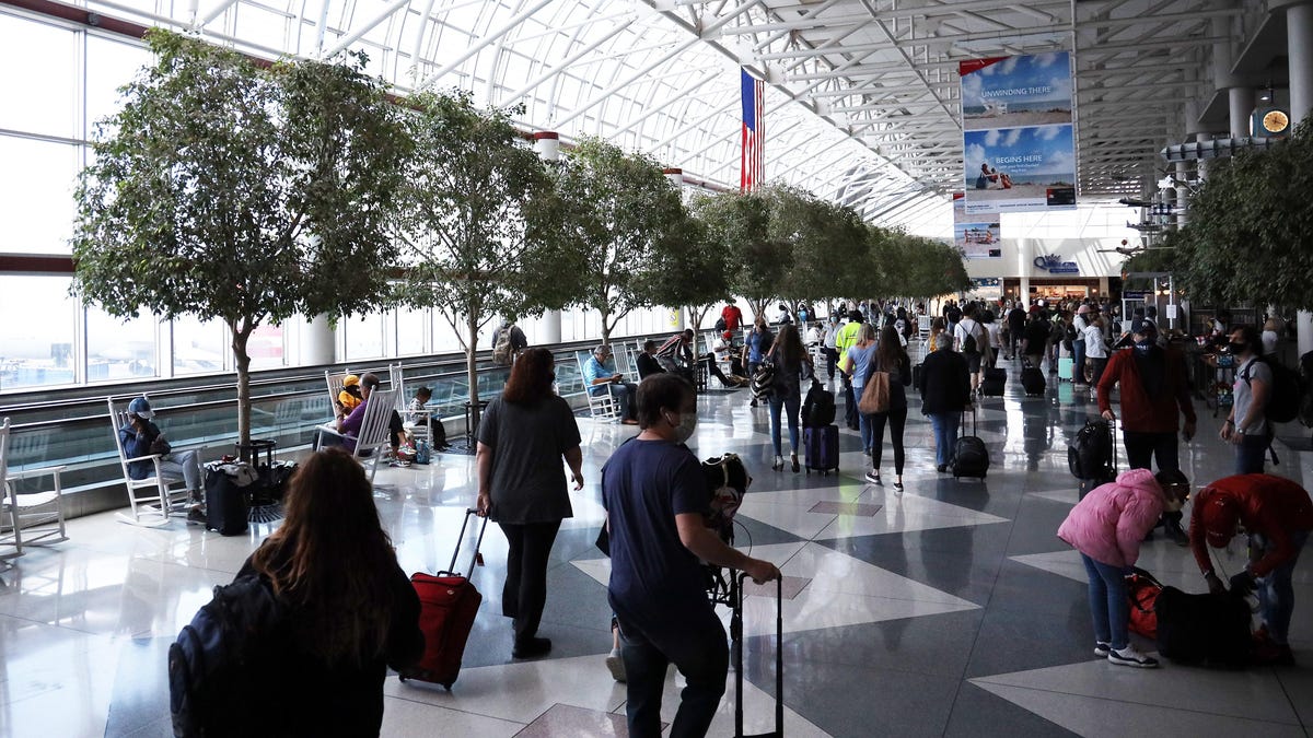 Charlotte Airport Workers Ring In Thanksgiving Travel Week With A Strike