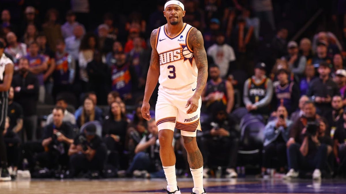 Suns' Bradley Beal Exits Game With Ankle Injury