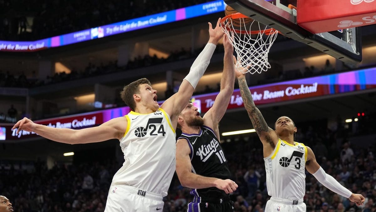 Kings complete season sweep of Jazz