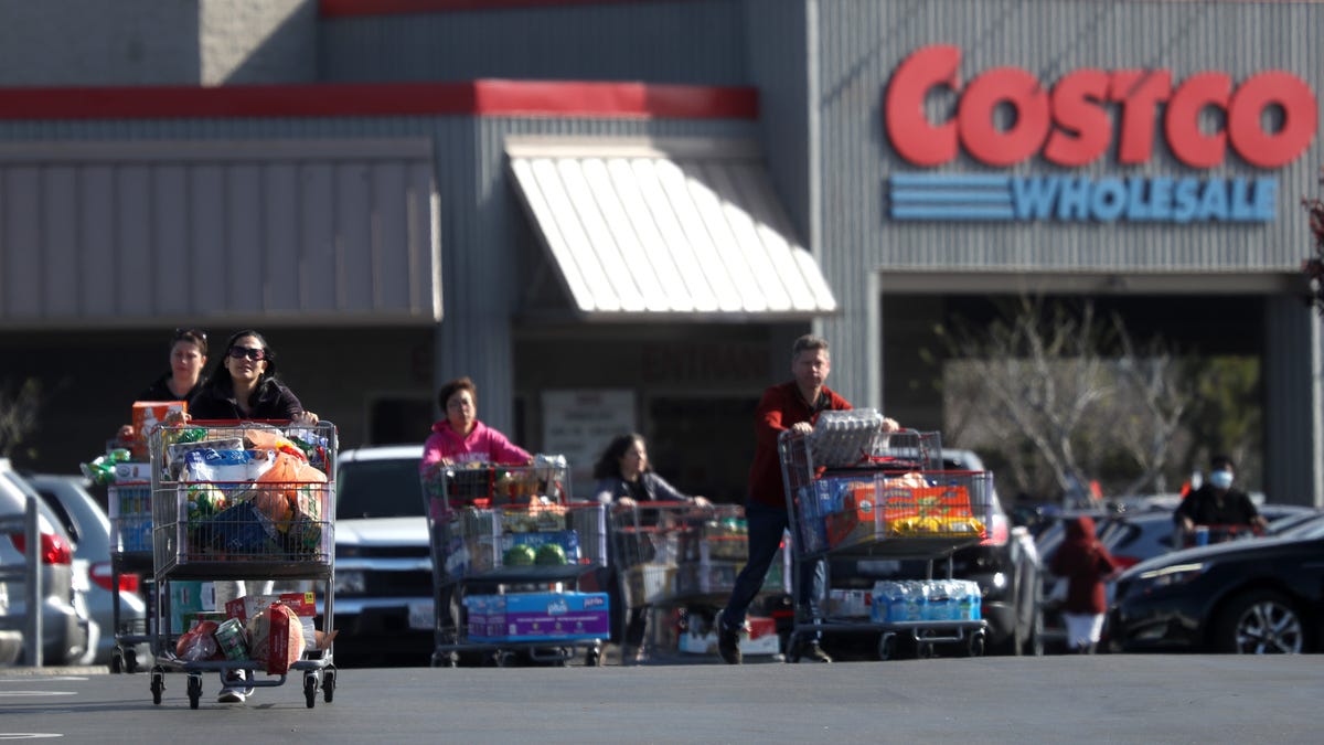 What stores are open and closed on Memorial Day