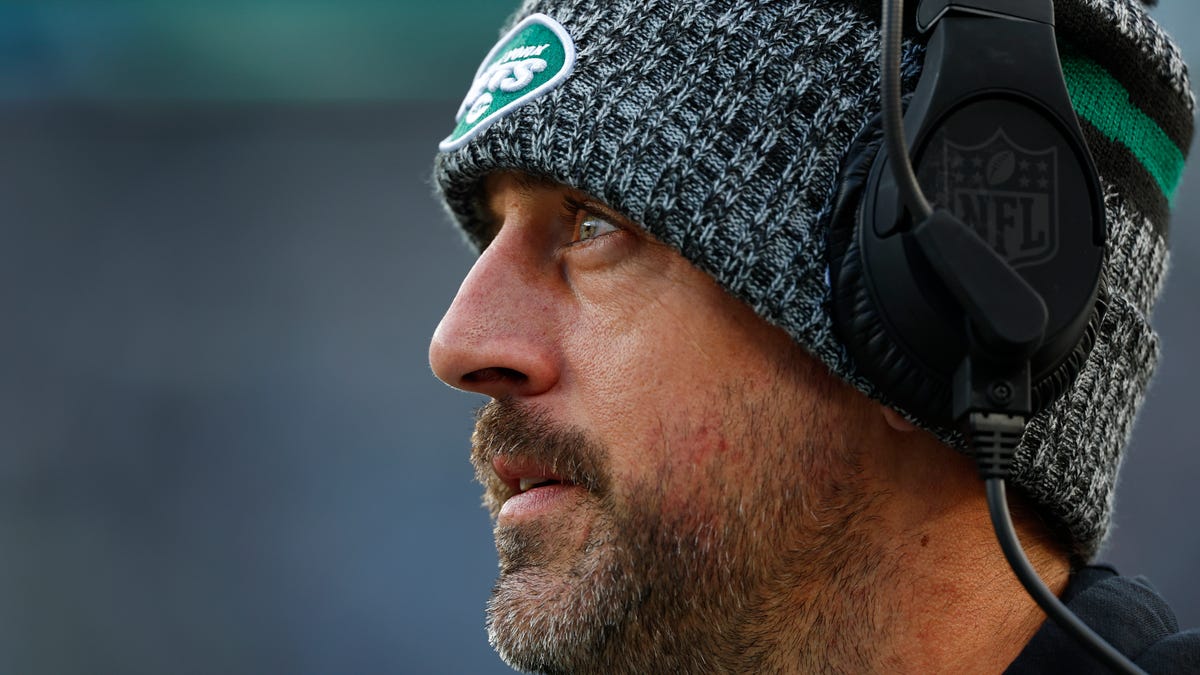 Aaron Rodgers gets a step closer to likely reinjuring himself