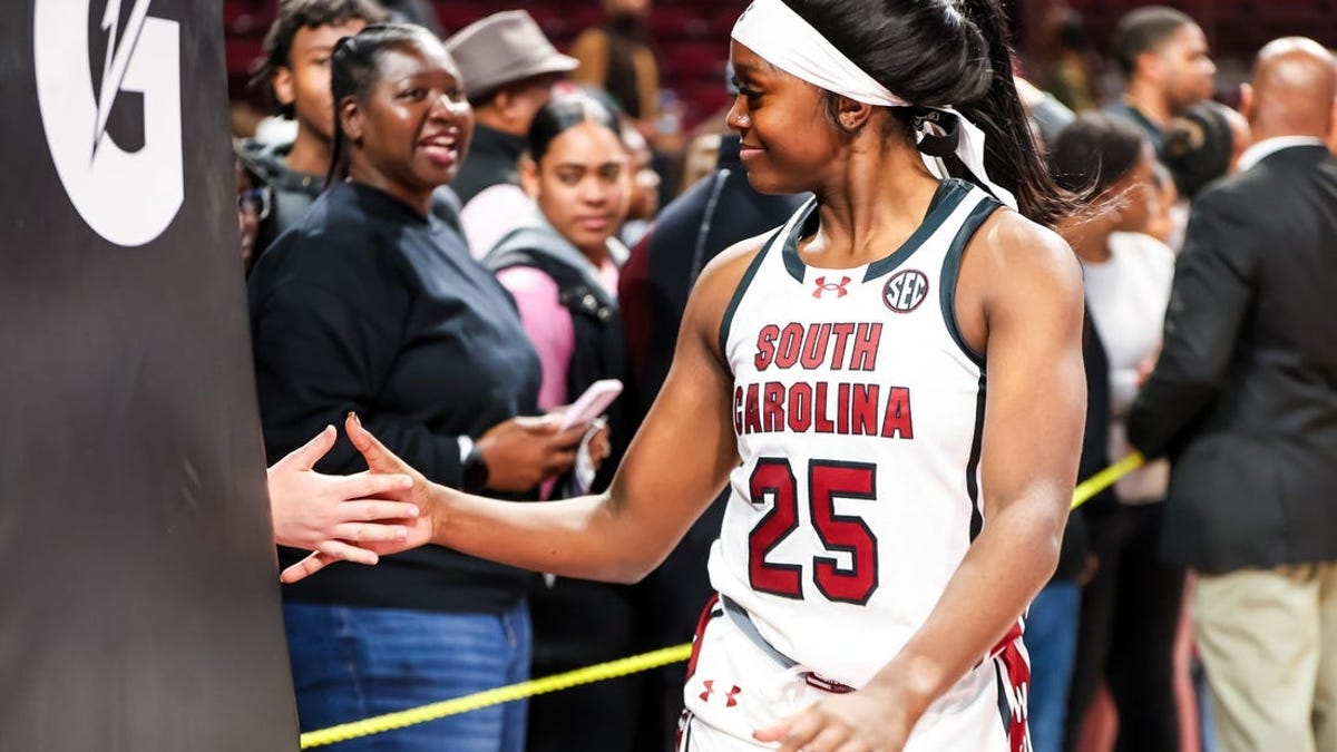 South Carolina remains unanimous No. 1 in AP Top 25