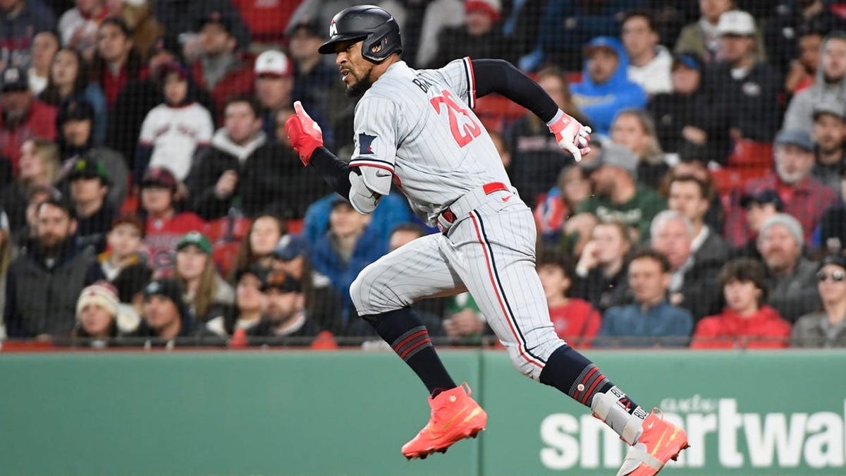 Red Sox score three in 10th inning to overtake Twins