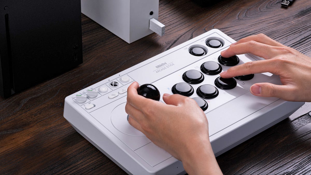 Xbox's First Wireless Arcade Stick Arrives Just in Time For Street Fighter 6