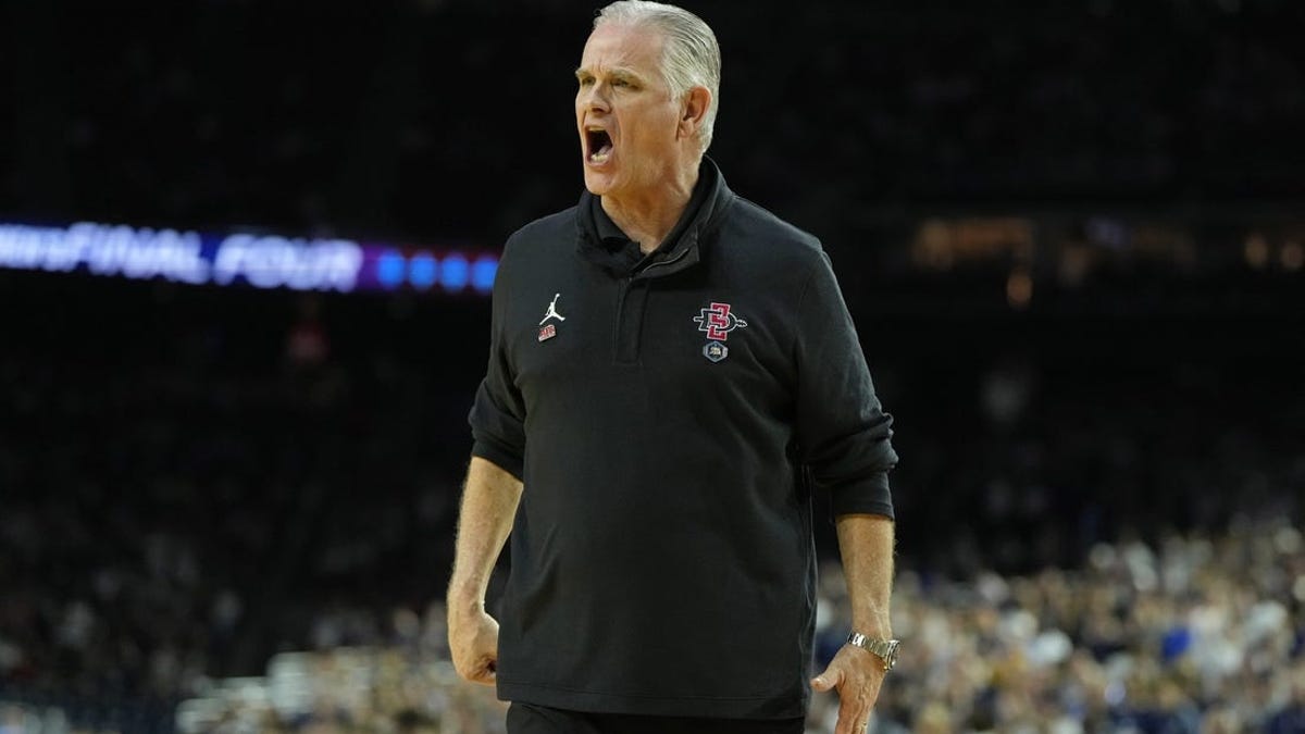 No. 17 San Diego State pulls away in 2nd half vs. Cal State Fullerton