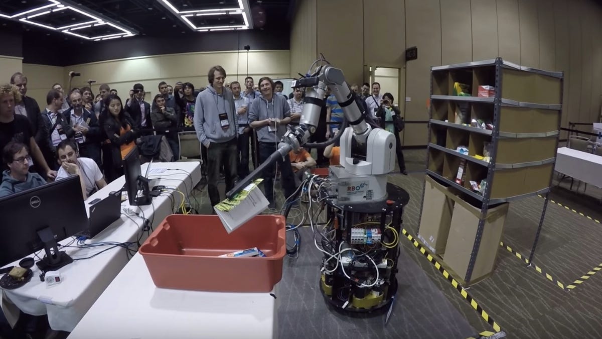 Robots out. Робот Amazon Prime. Склад Амазон роботы. Kiva робот. Робот для отбора на складе.