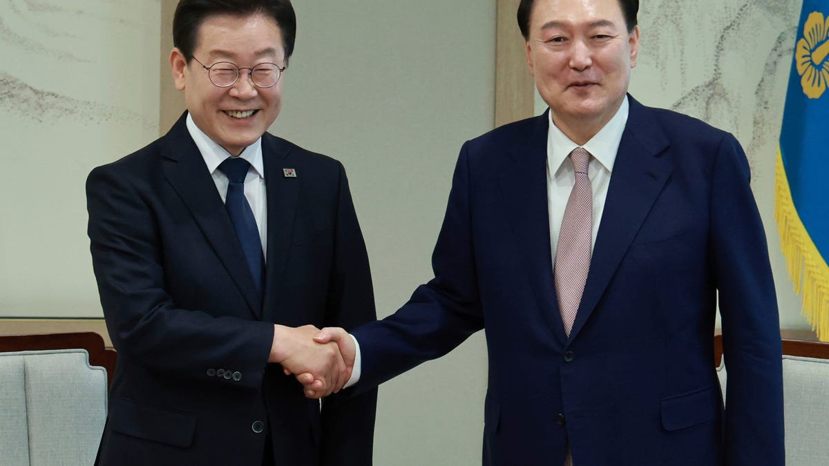 South Korea's opposition leader urges the president to accept ...