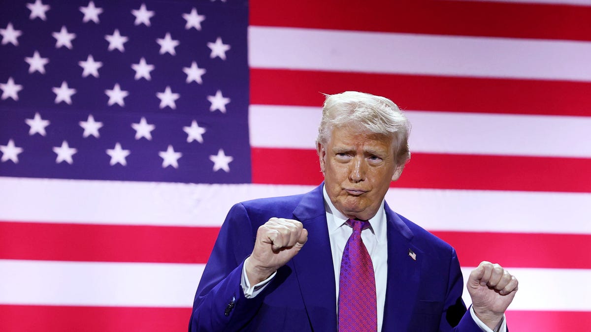 Dow futures drop 250 points as Moody's downgrades U.S. debt and Trump attacks Walmart