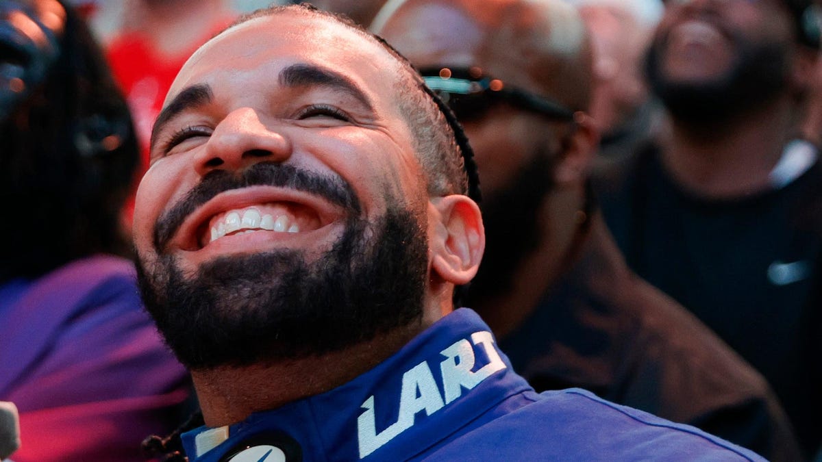 Drake Doesn't Have The Guts For a Real Hip-Hop Battle, And We All Know Why ...