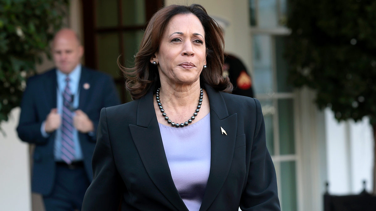 Kamala Harris Nervous About Flying On Plane For First Time