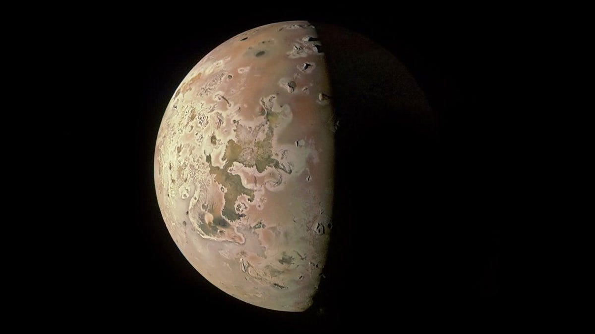 Juno uzay aracı Jüpiter'in işkence gören ayına daha yakından bakmaya hazırlanıyor