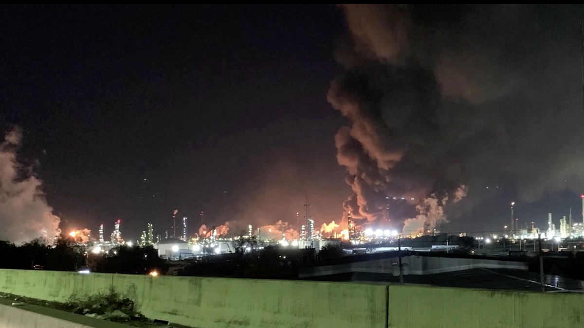 At Least 3 Injured in Fire at Exxon Houston Oil Refinery