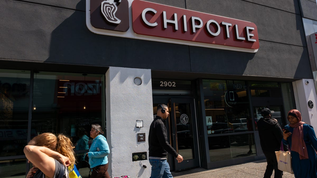 Chipotle and Chick-fil-A helped increase new restaurant locations among top brands in 2024