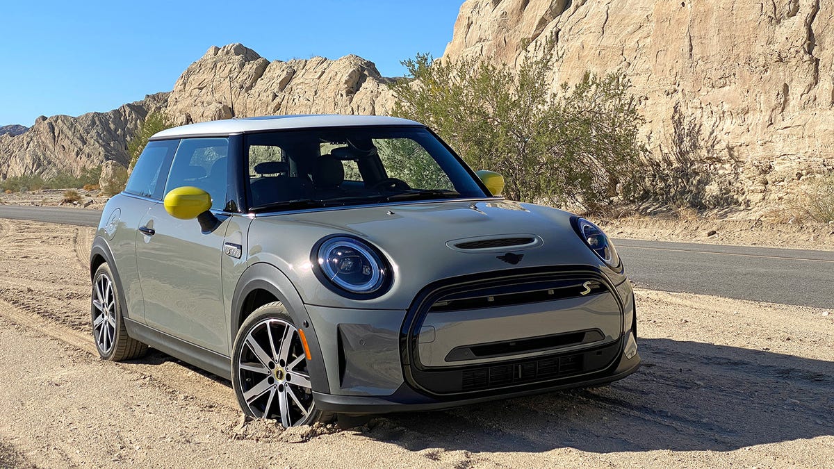 The Mini Cooper SE Isn't Perfect But We Need More EVs Like It