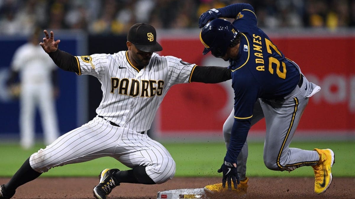 St. Louis, United States. 29th May, 2022. Miklwaukee Brewers Rowdy Tellez  watches his solo home run leave the park in the sixth inning against the  St. Louis Cardinals at Busch Stadium in