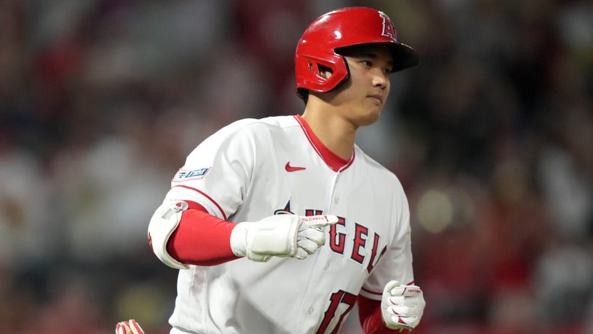 Shohei Ohtani's start against Padres pushed back due to cracked