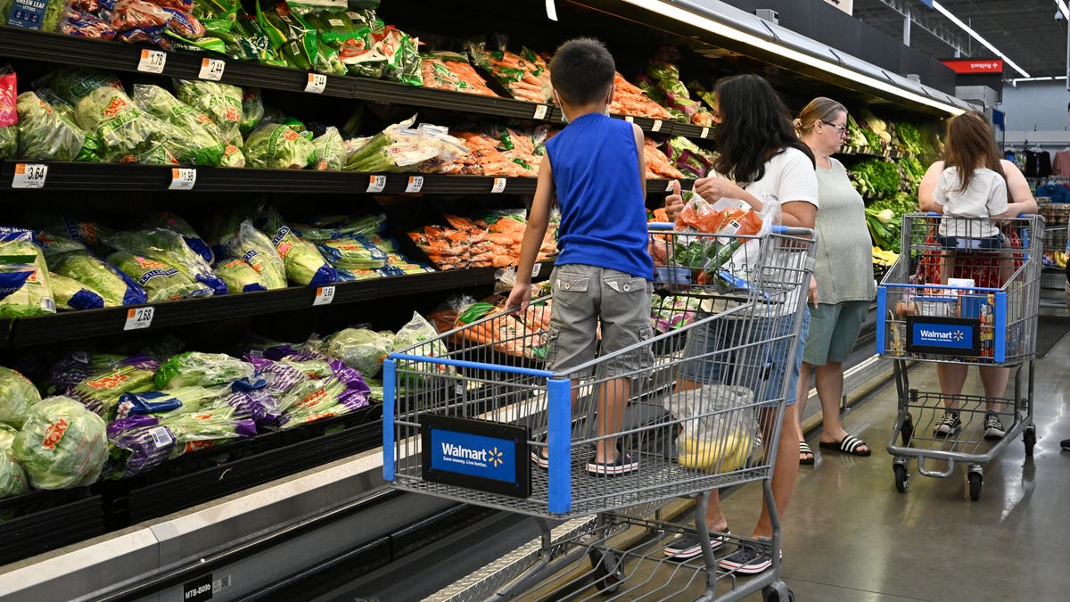 Walmart cuts prices as customers look for deals