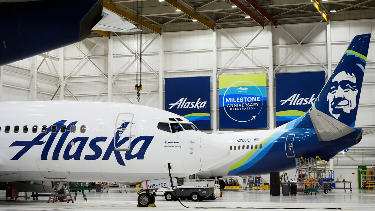 FBI tells passengers on the Alaska Airlines flight that lost a panel ...