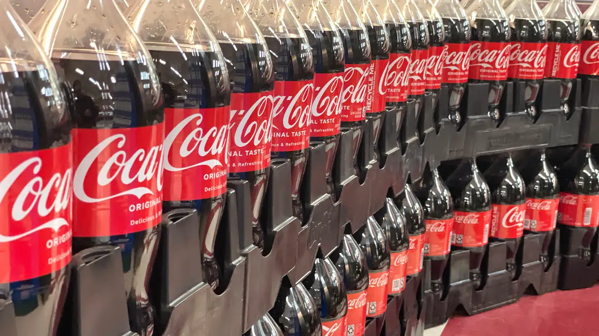 Coca-Cola considers a return to plastic bottles