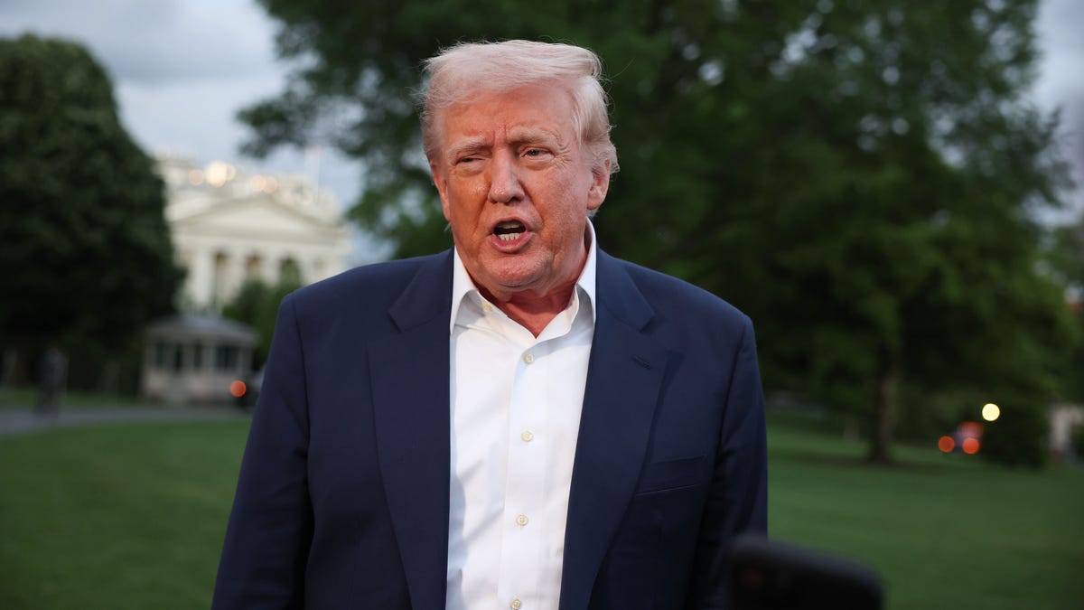 Trump says Powell is a 'total stiff' — but also says he won't fire him
