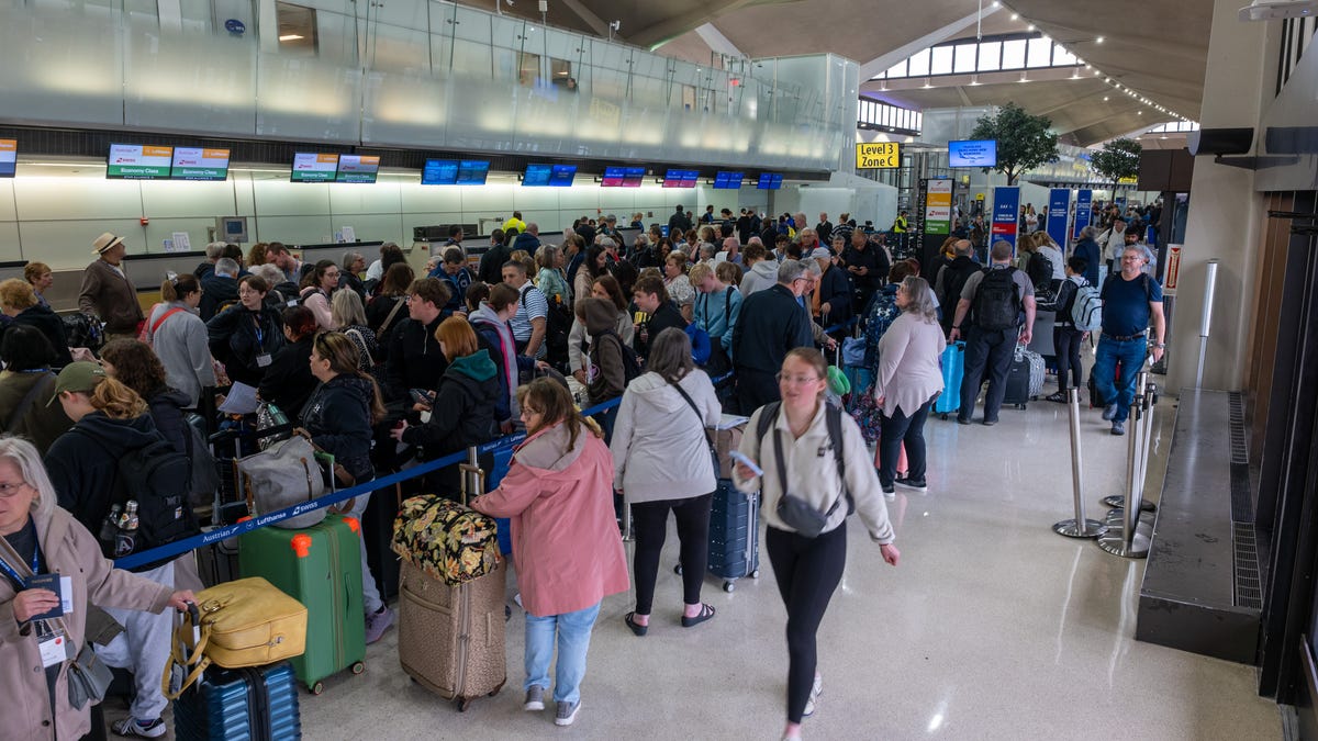 The CEO of United Airlines on the Newark airport meltdown