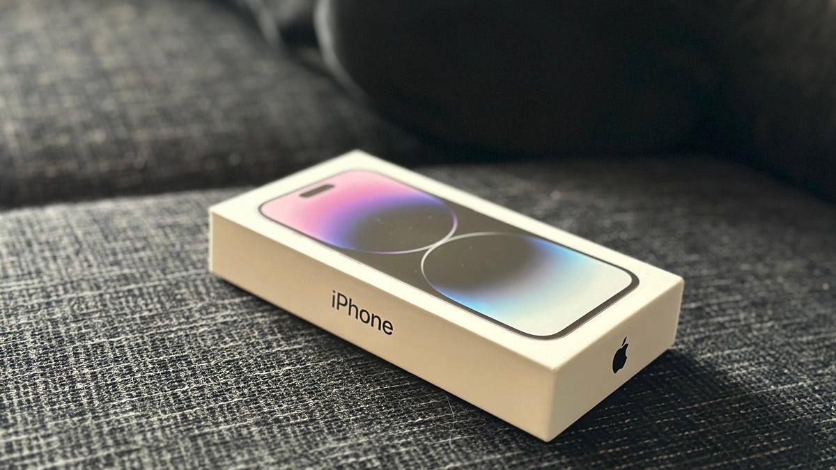 iPhone 15 Unboxing 