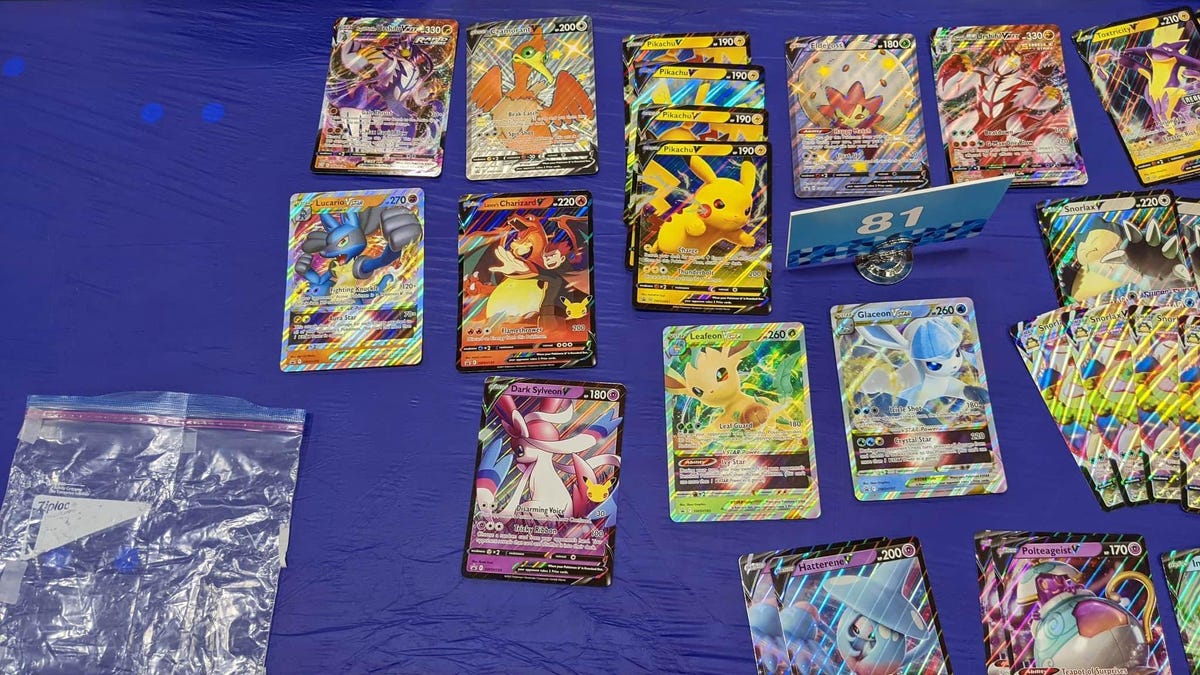Pokémon TCG player enters US tournament with super-sized deck of jumbo  cards