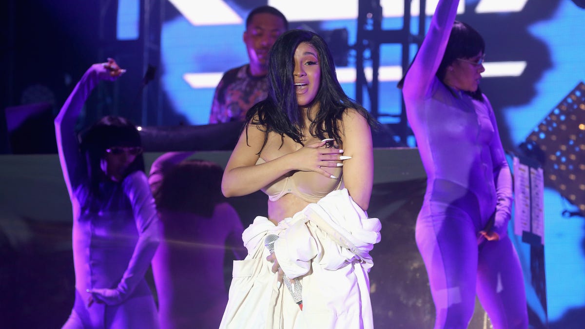 Cardi B Finishes the Bonnaroo Festival in a Bathrobe After a Wardrobe  Malfunction