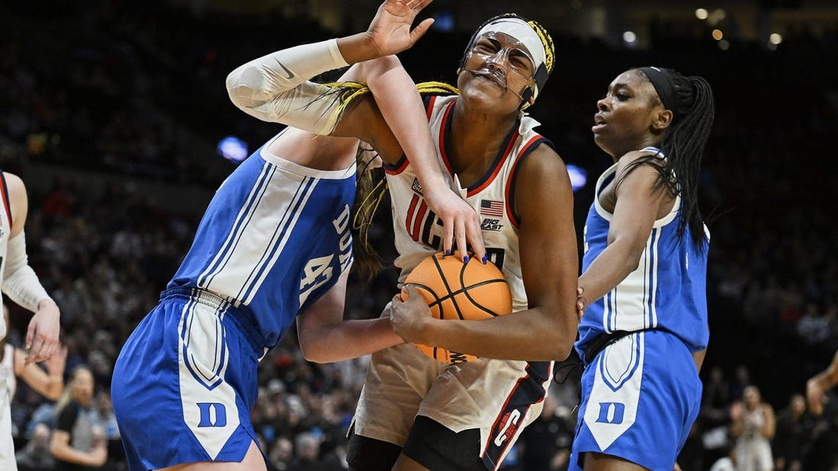 No. 3 UConn Takes Care Of No. 7 Duke; USC Next