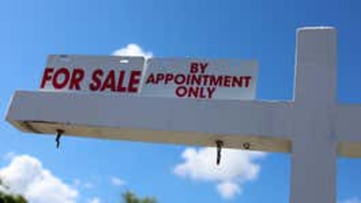 Zillow, Redfin, and other real estate stocks sank after a big settlement to limit broker fees