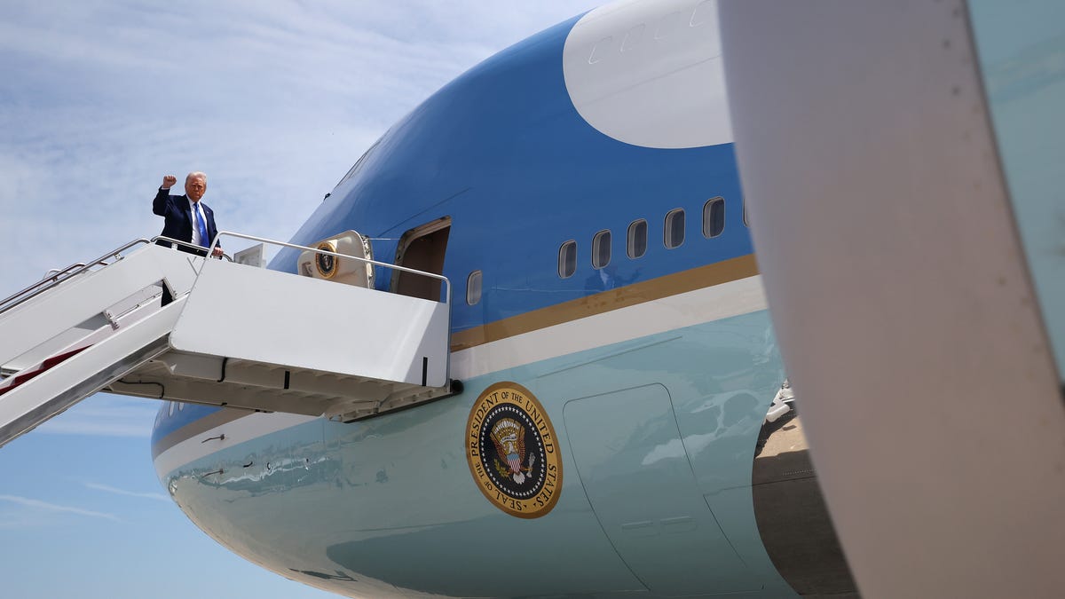 Why Obama Could've Never Gotten Away With Accepting a $400 Million Jet as a Gift Like Trump