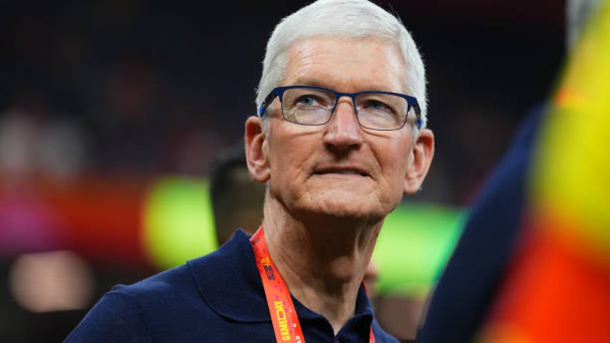 Apple says tariffs will cost it a whopping $900 million this quarter