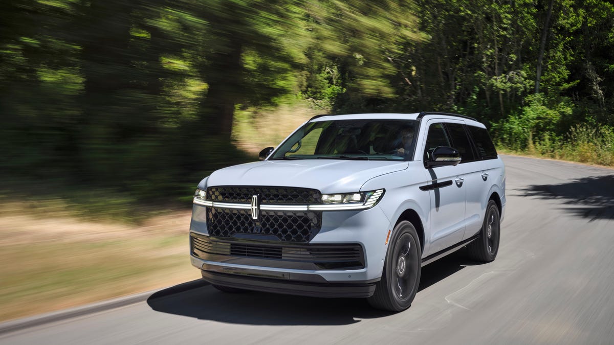 2025 Lincoln Navigator Is A Rolling Lounge With Waterfall Meditation Mode, 48-Inch Display