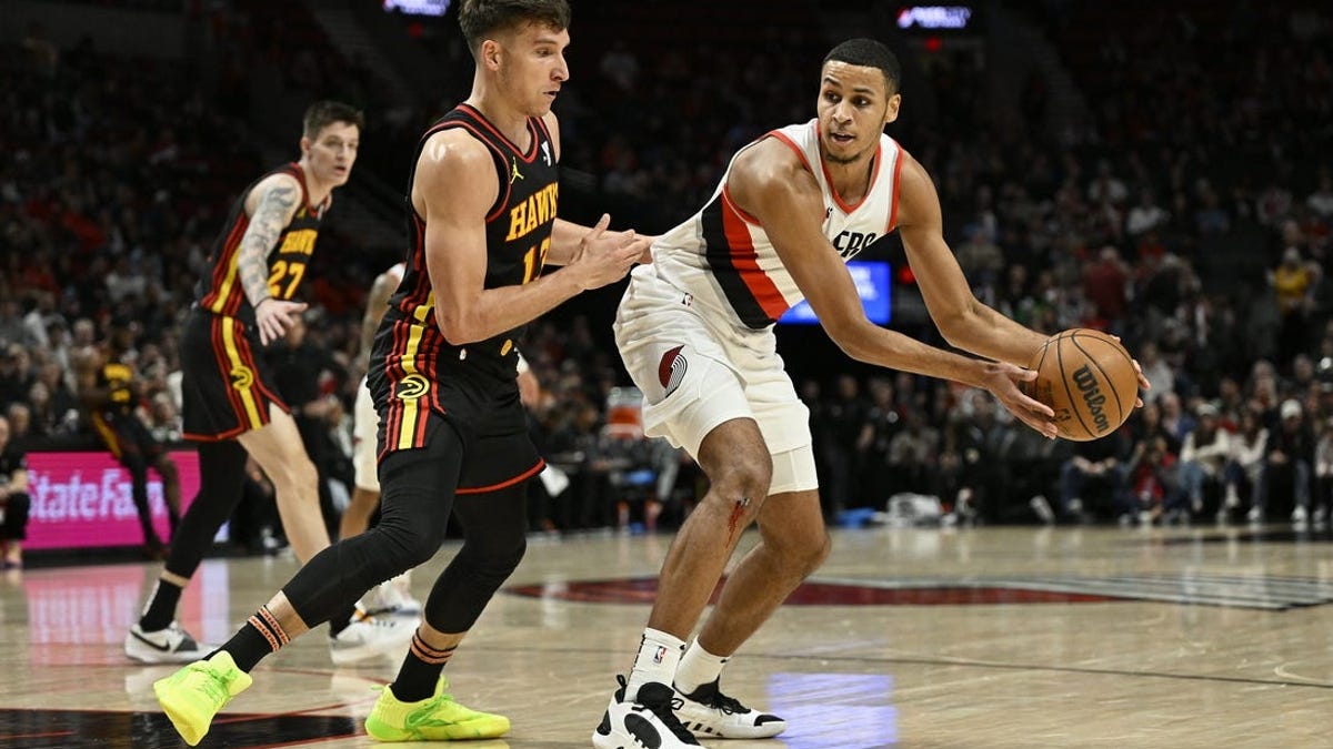 Anfernee Simons, Deandre Ayton Help Blazers Beat Hawks