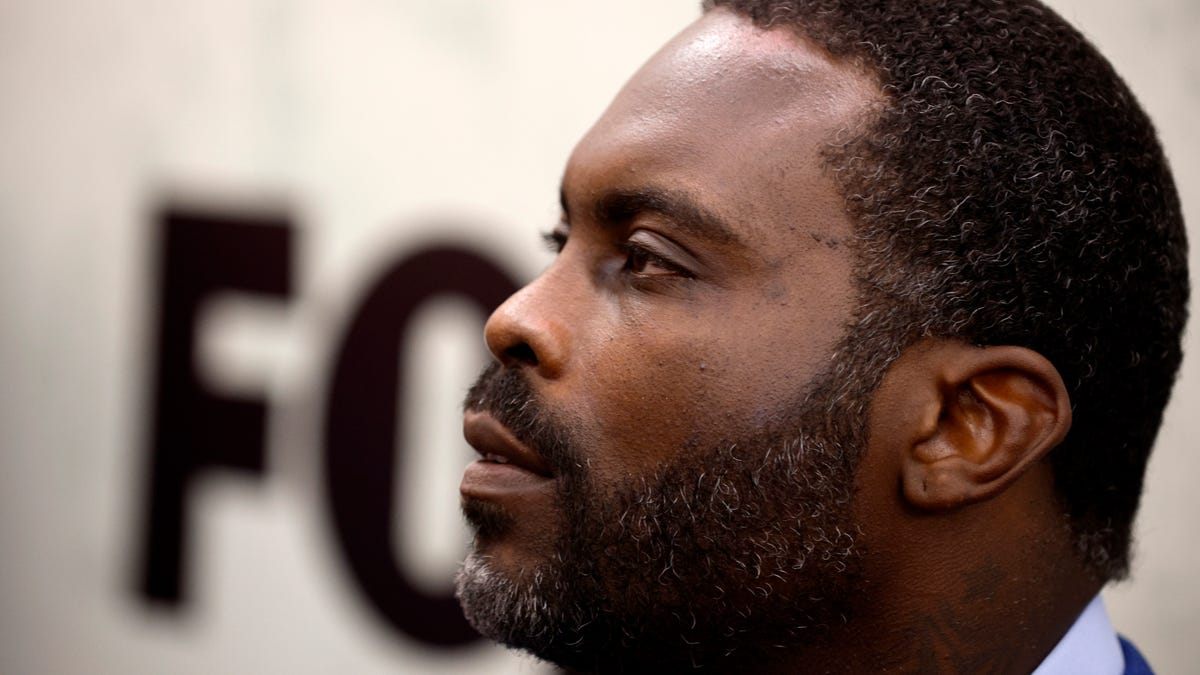 The Tea on Why Michael Vick Uses Brett Favre to Clap at What He Calls the NFL's 'Hypocrisy'