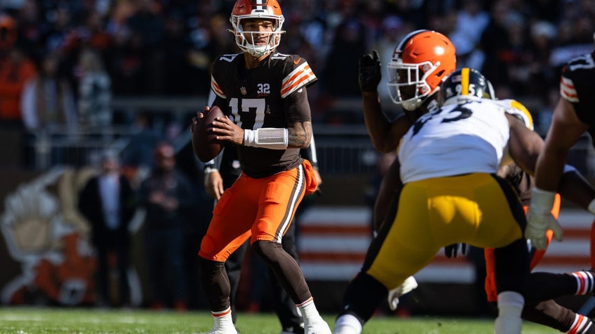 Thompson-Robinson Does Enough To Get Browns Past Steelers