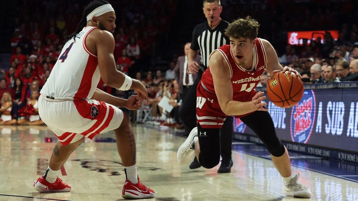 Top-ranked Arizona Routs No. 23 Wisconsin