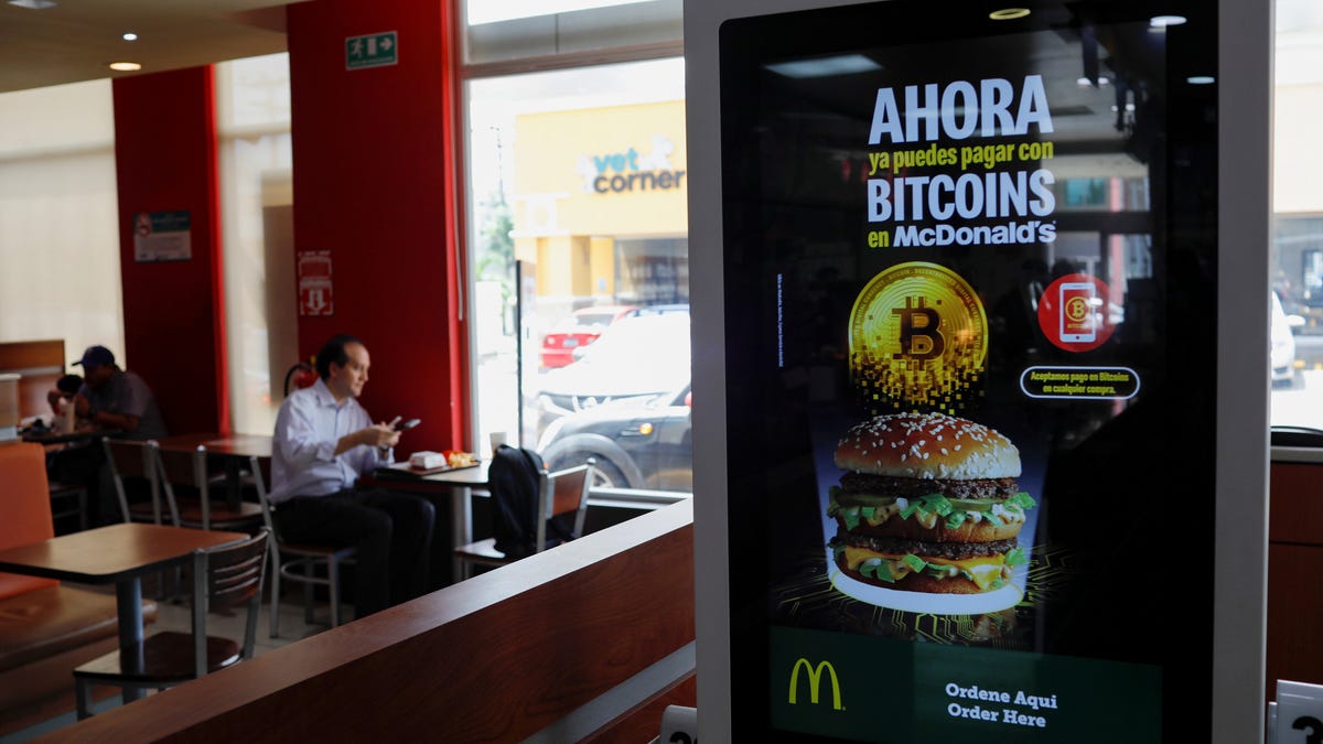 El Salvador 400 milyon dolar değerindeki Bitcoin'i soğuk cüzdana aktardı