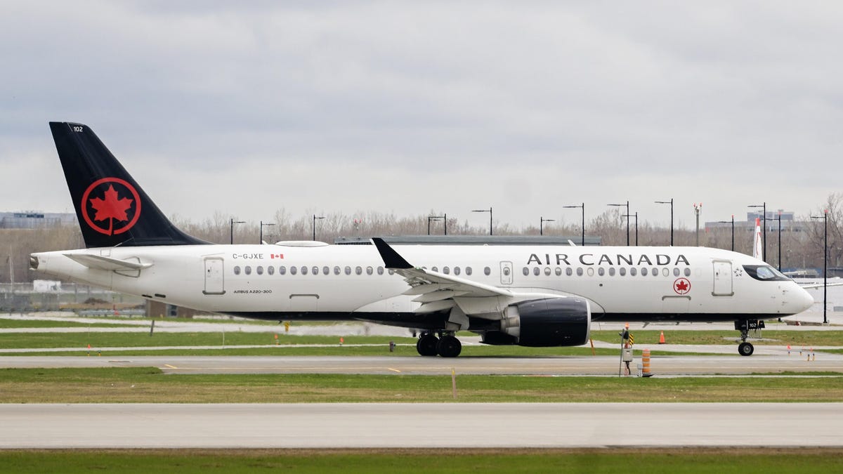 Air Canada Passengers Kicked Off Plane for Refusing Puke-Covered Seats
