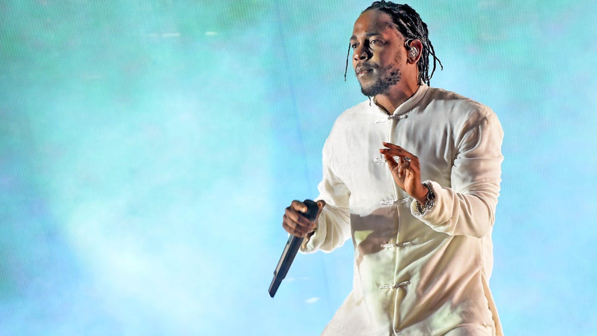 Kendrick Lamar Raps at Latest LV Show